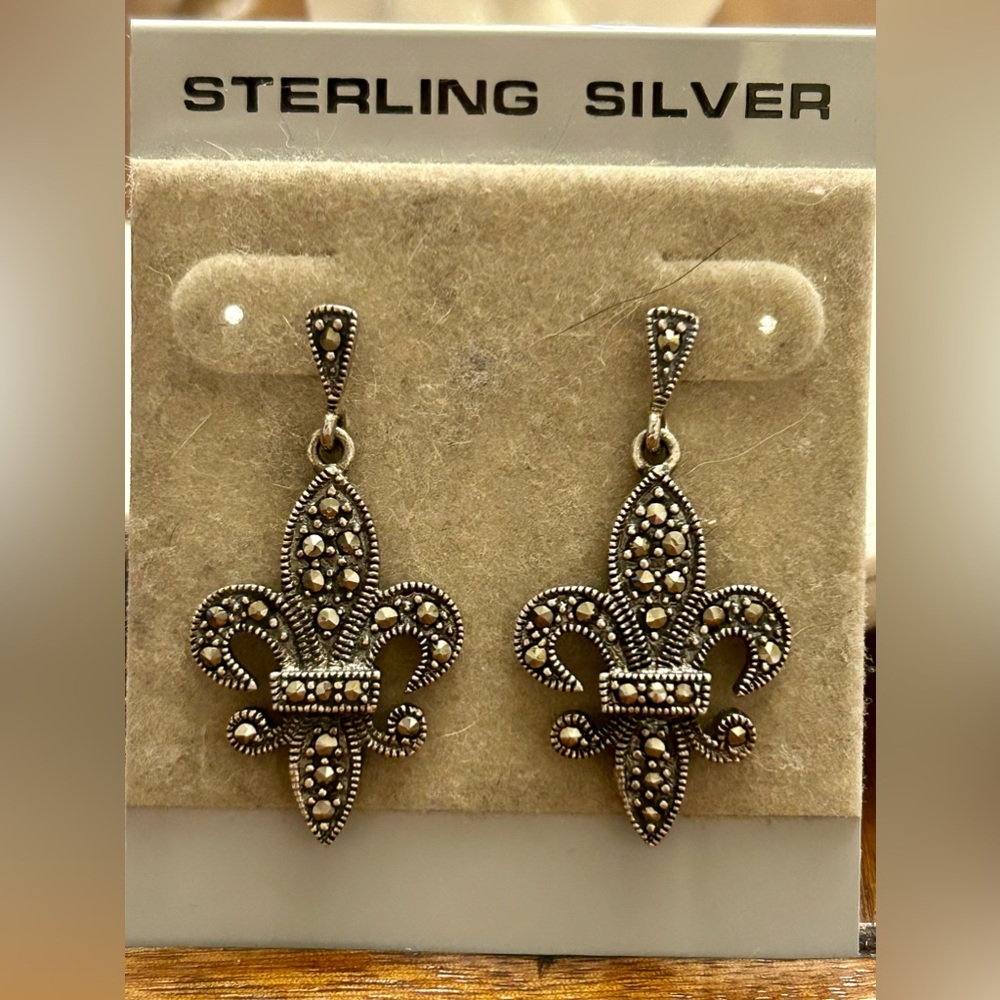 Fleur-de-Lis Dangle Earrings - Silver